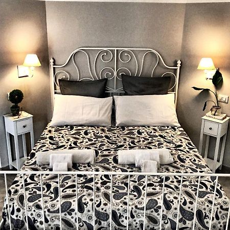 B&B Il Balconcino A Santa Chiara เนเปิลส์ ภายนอก รูปภาพ
