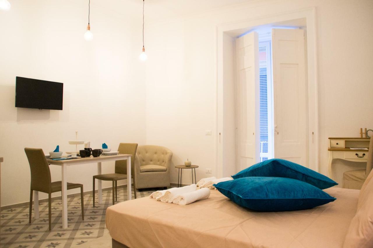 B&B Il Balconcino A Santa Chiara เนเปิลส์ ภายนอก รูปภาพ