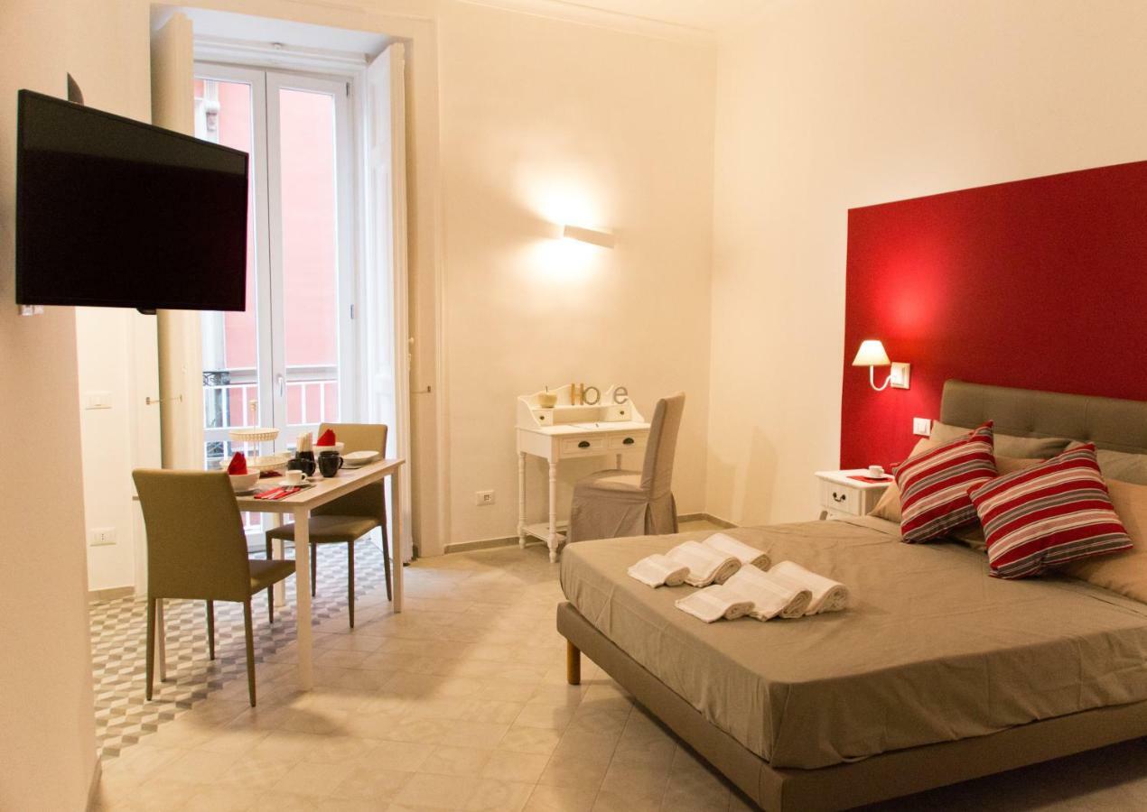 B&B Il Balconcino A Santa Chiara เนเปิลส์ ภายนอก รูปภาพ