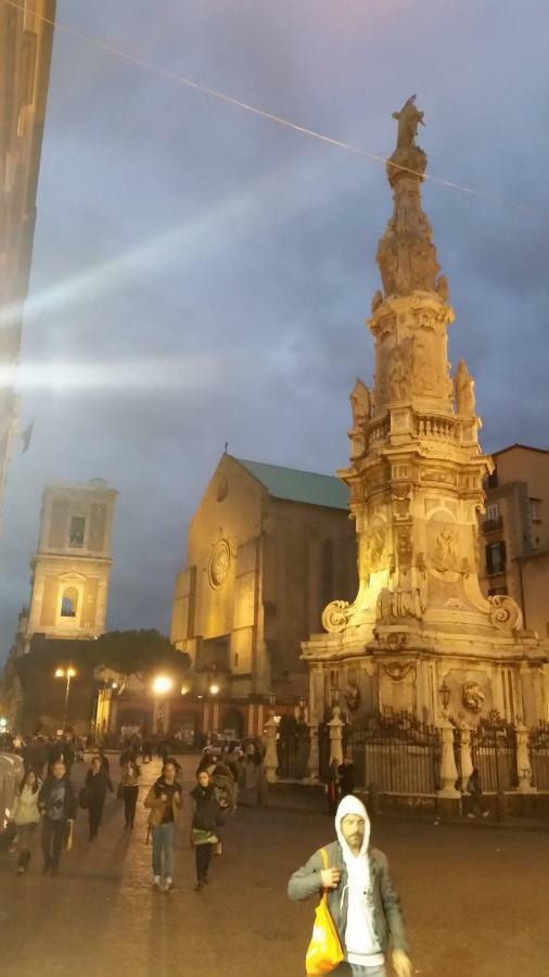 B&B Il Balconcino A Santa Chiara เนเปิลส์ ภายนอก รูปภาพ